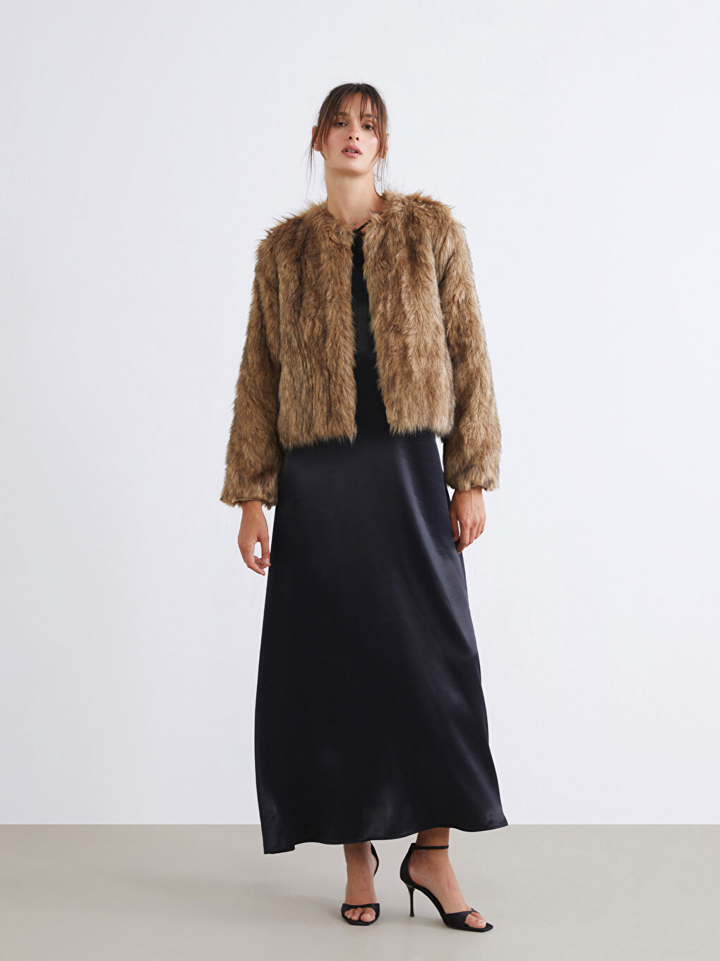 Bej Bisiklet Yaka Kadın Kürk Mont-1