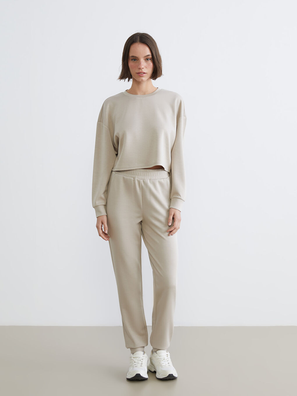 მრგვალი საყელო ქალებისთვის სვიტშირტი-1