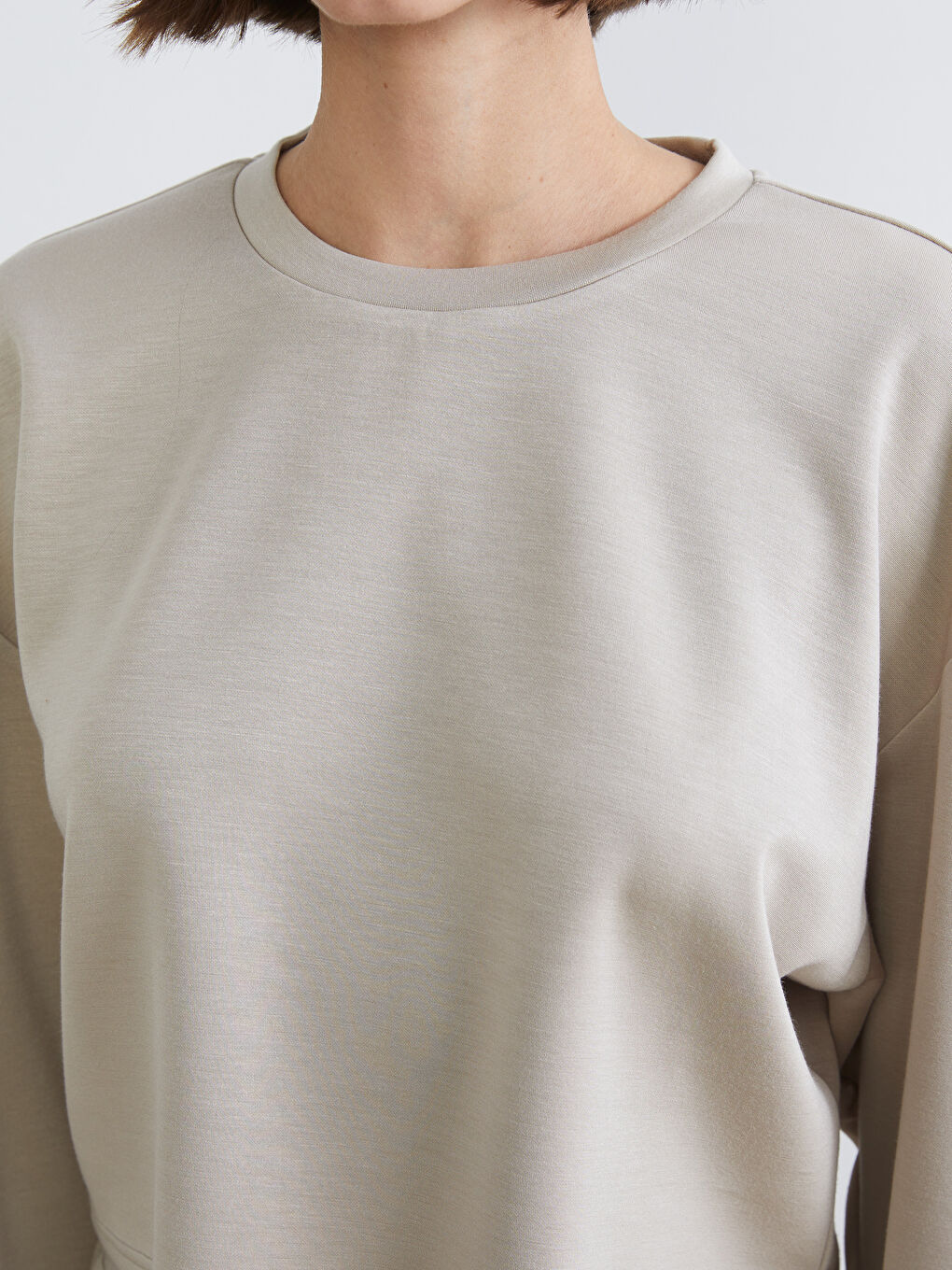 მრგვალი საყელო ქალებისთვის სვიტშირტი-2