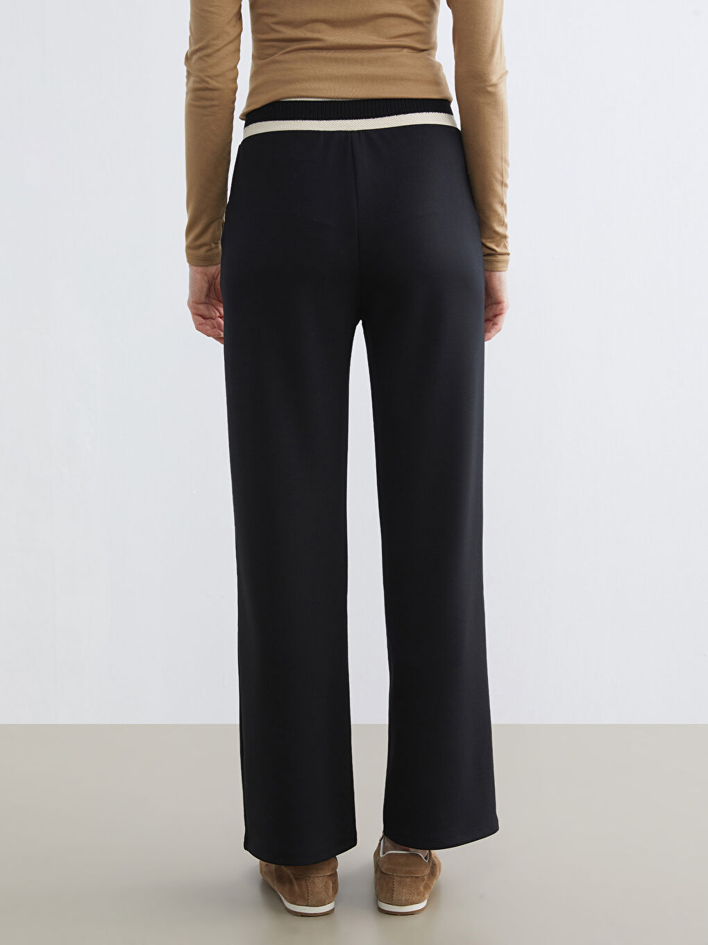 Панталон с редовна кройка и широк крачол за жени-3