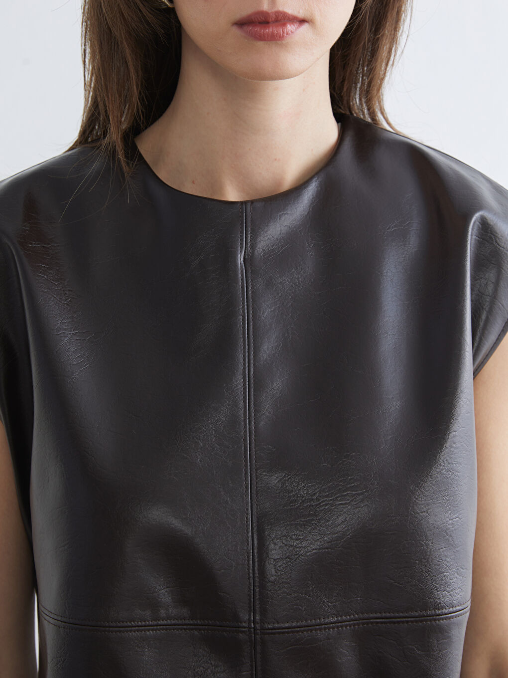 Kahverengi Bisiklet Yaka Deri Görünümlü Bluz-2