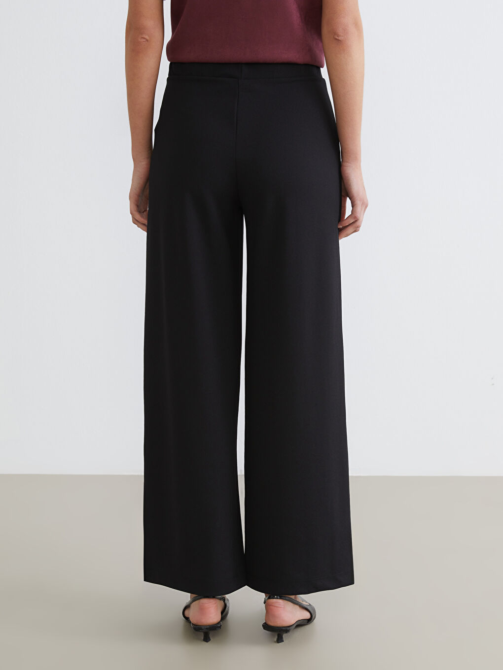 Siyah Beli Lastikli Geniş Paça Kadın Pantolon-3