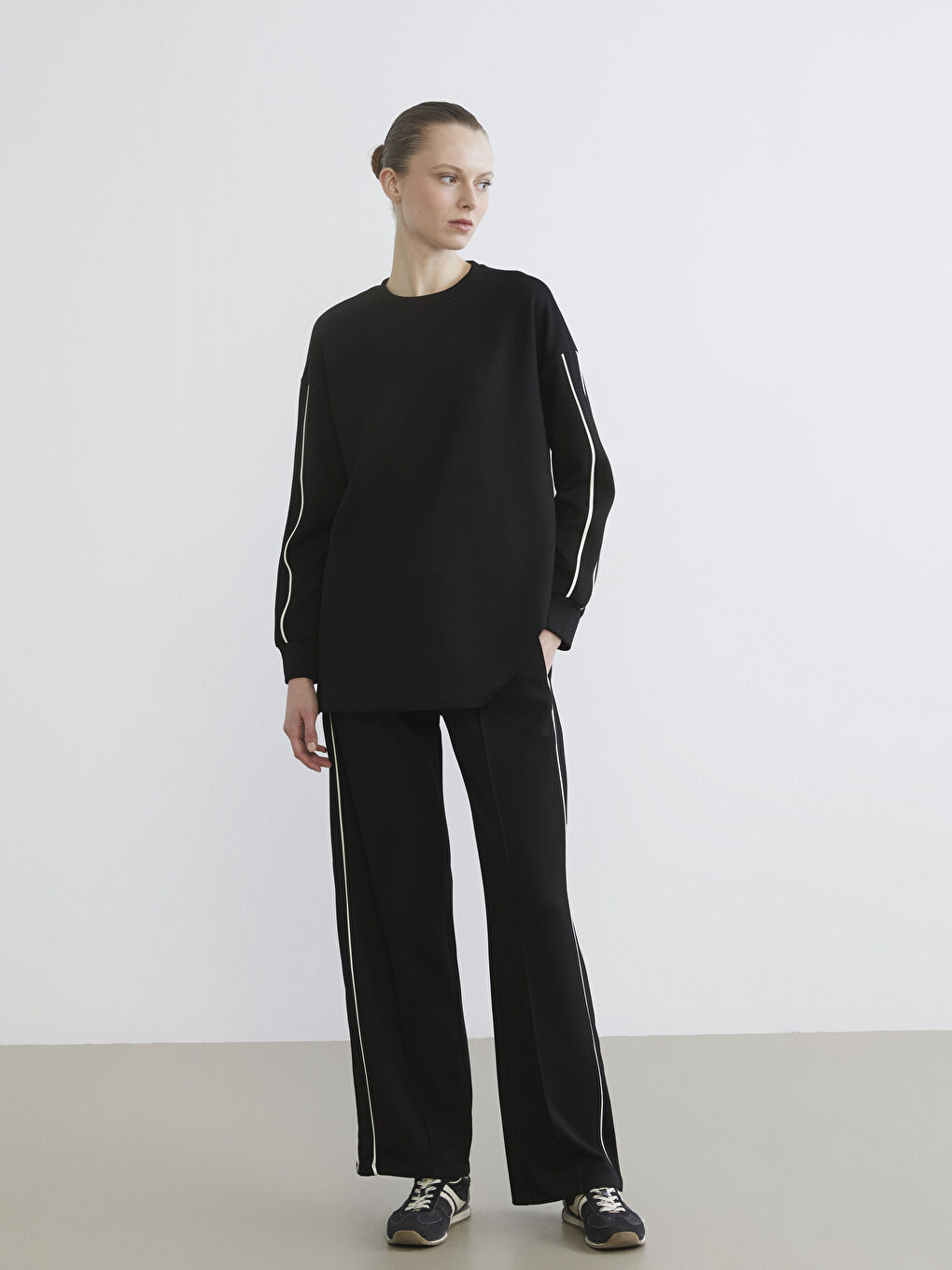 Siyah Bisiklet Yaka Oversize Kadın Sweatshirt Tunik-1