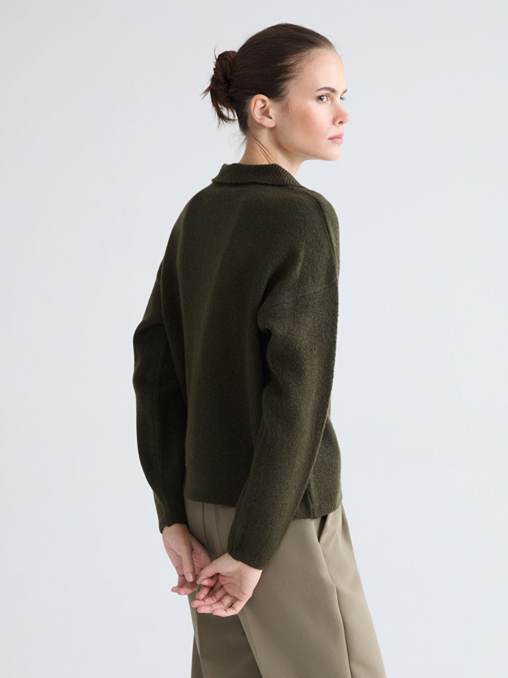 Свитер из трикотажа с воротником поло для женщин-6