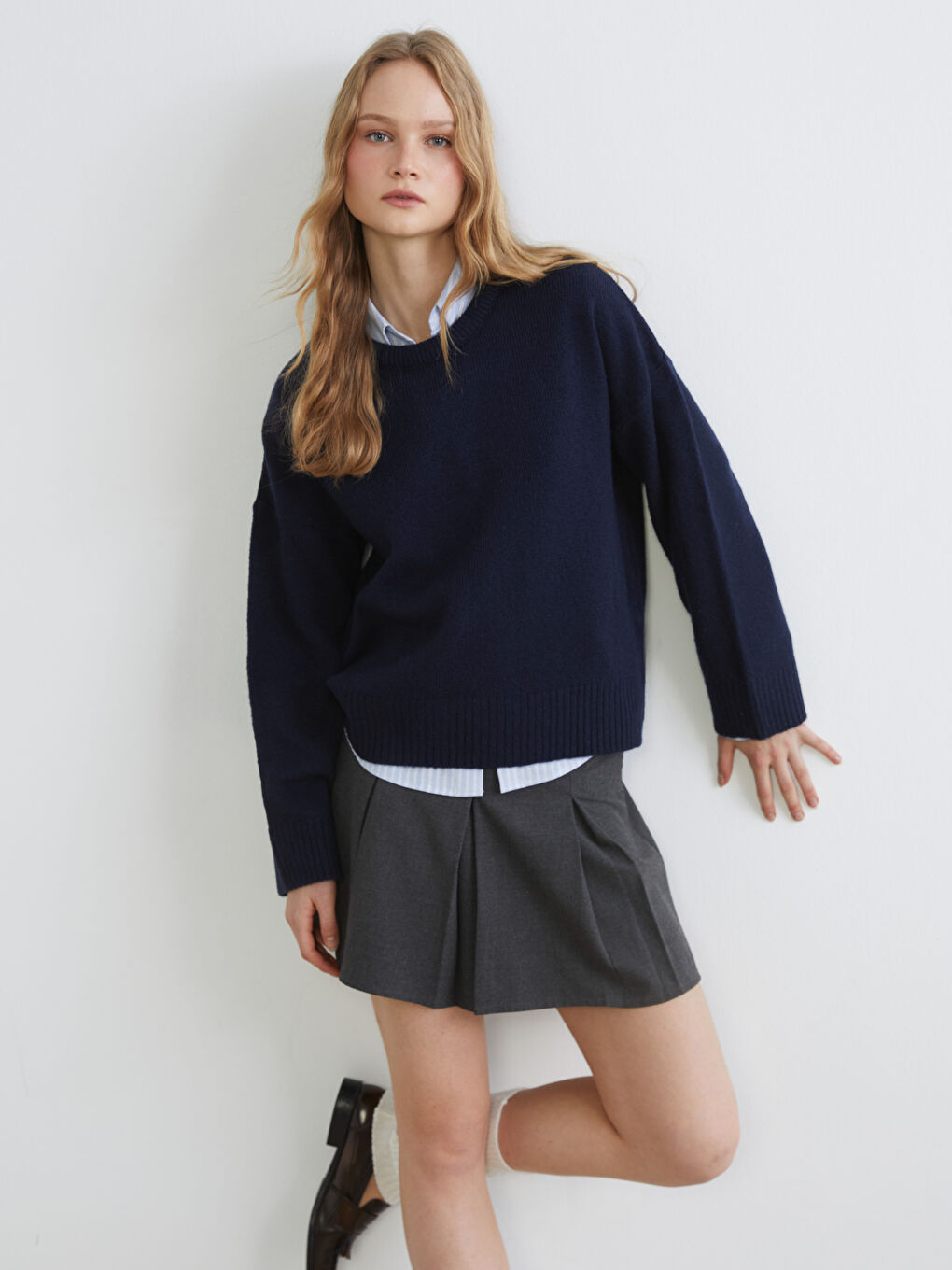 Džemper od trikotaže sa okruglim izrezom za žene