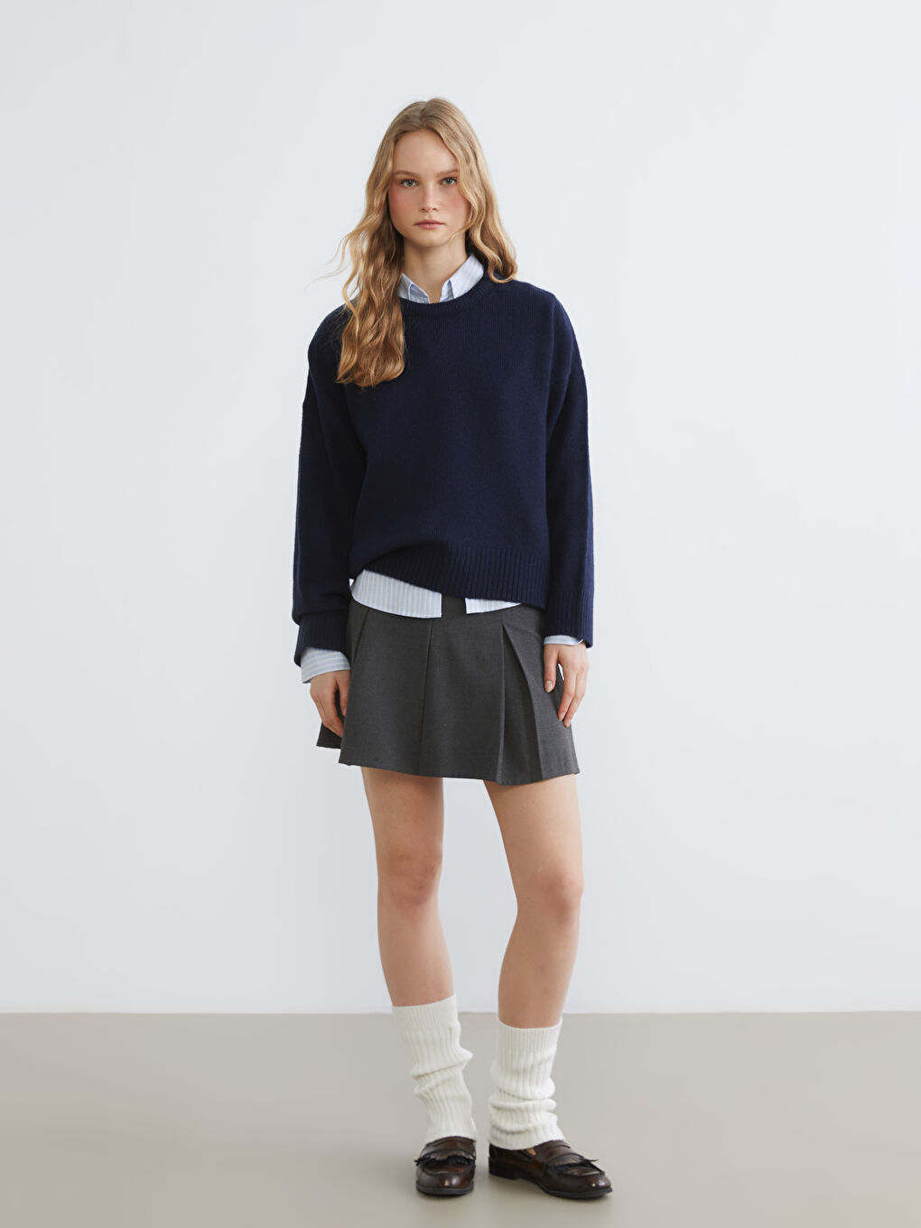 Džemper od trikotaže sa okruglim izrezom za žene-1