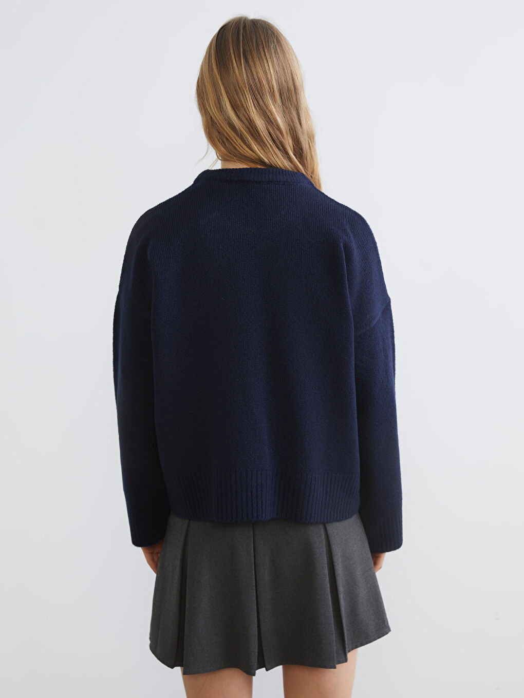 Džemper od trikotaže sa okruglim izrezom za žene-3