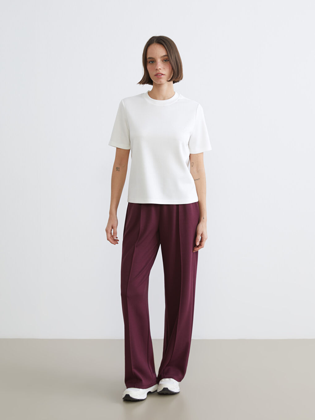 Дөңгелек жағалы әйелдерге арналған спорттық футболка-1