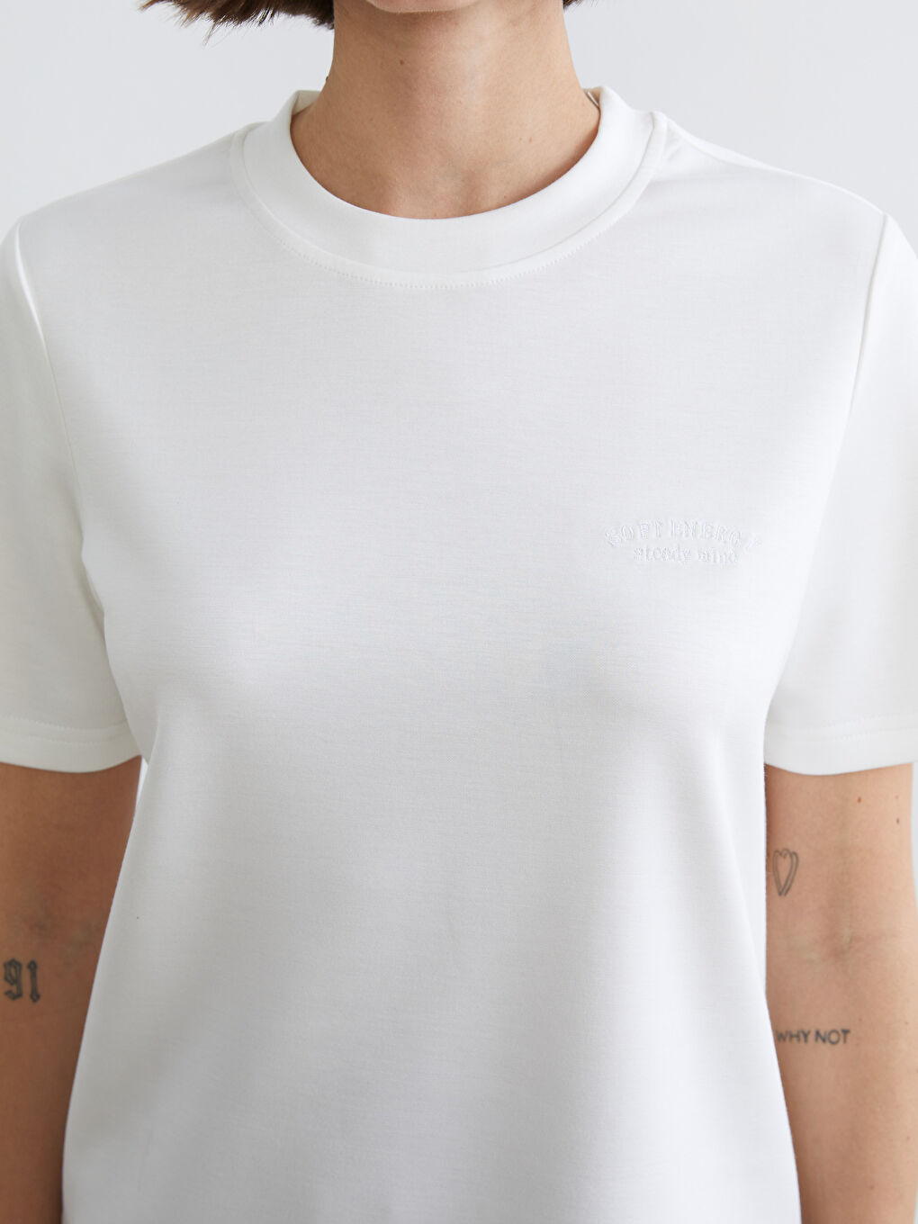 Дөңгелек жағалы әйелдерге арналған спорттық футболка-2