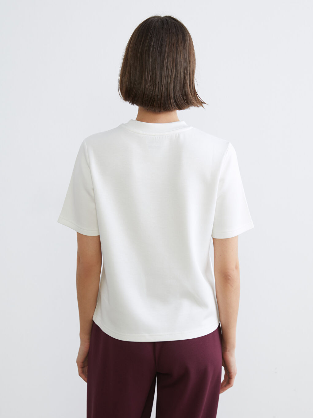 Дөңгелек жағалы әйелдерге арналған спорттық футболка-3