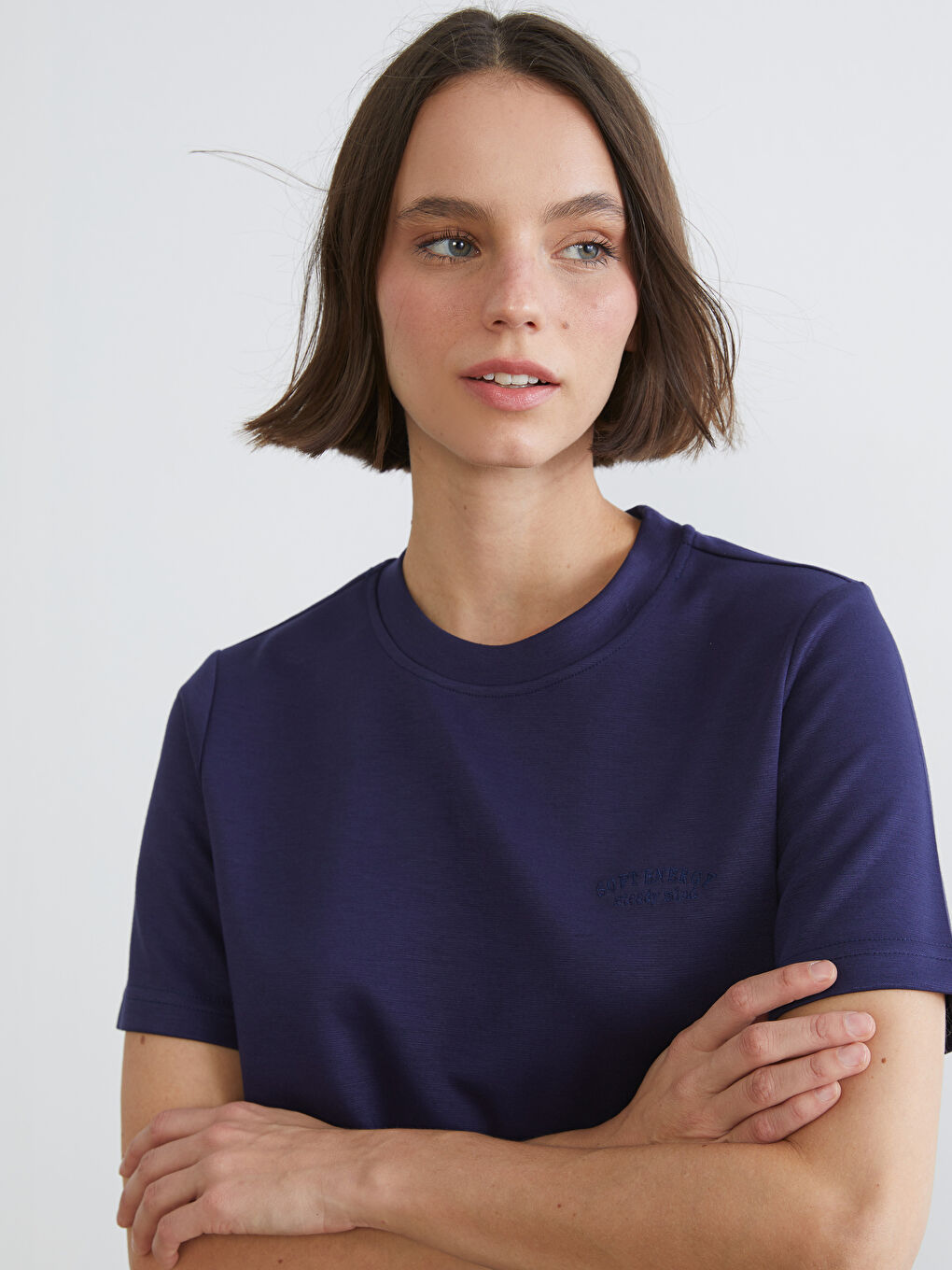 მრგვალი საყელო ქალებისთვის სპორტული მაისური