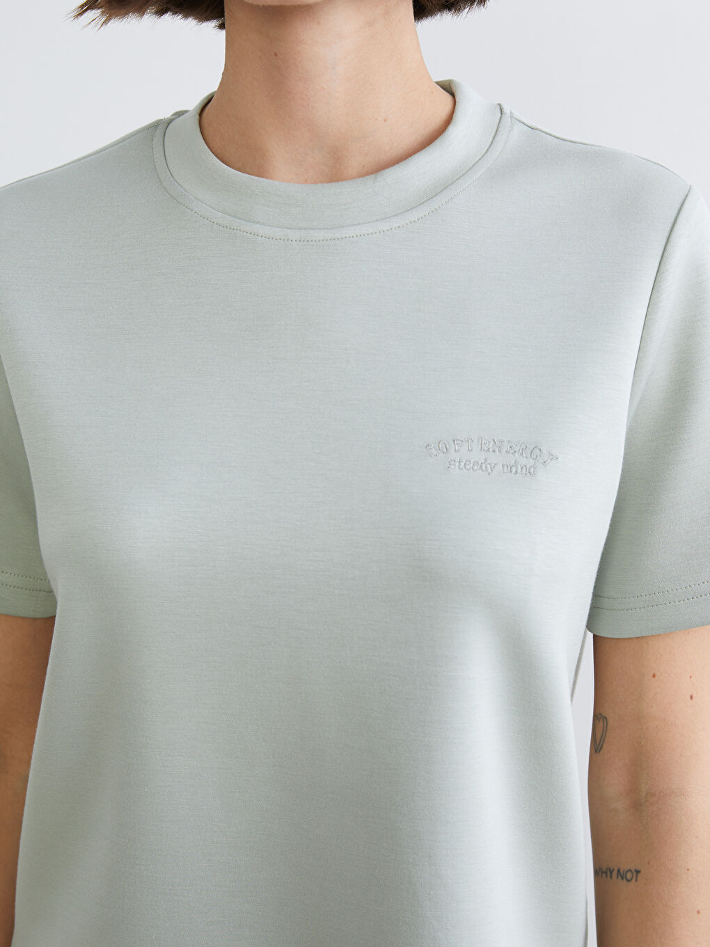 Дөңгелек жағалы әйелдерге арналған спорттық футболка-2