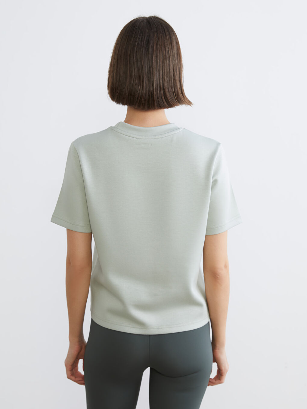 Дөңгелек жағалы әйелдерге арналған спорттық футболка-3