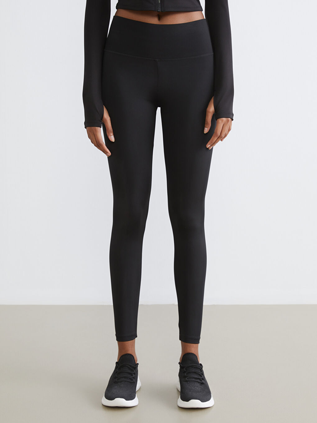 Woman BLACK Sports Leggings-1