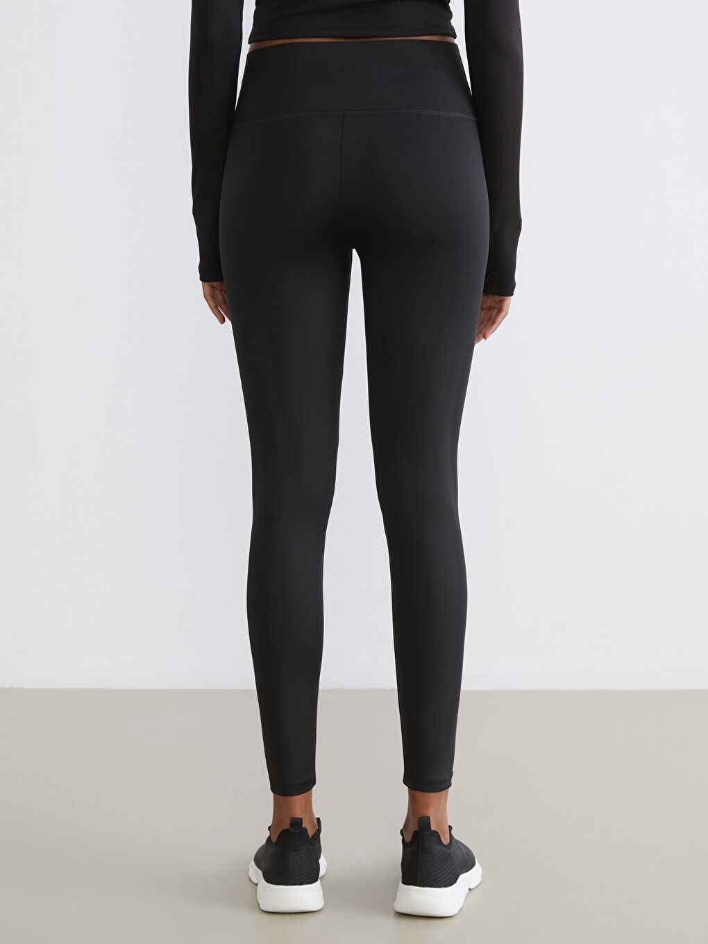 Woman BLACK Sports Leggings-3