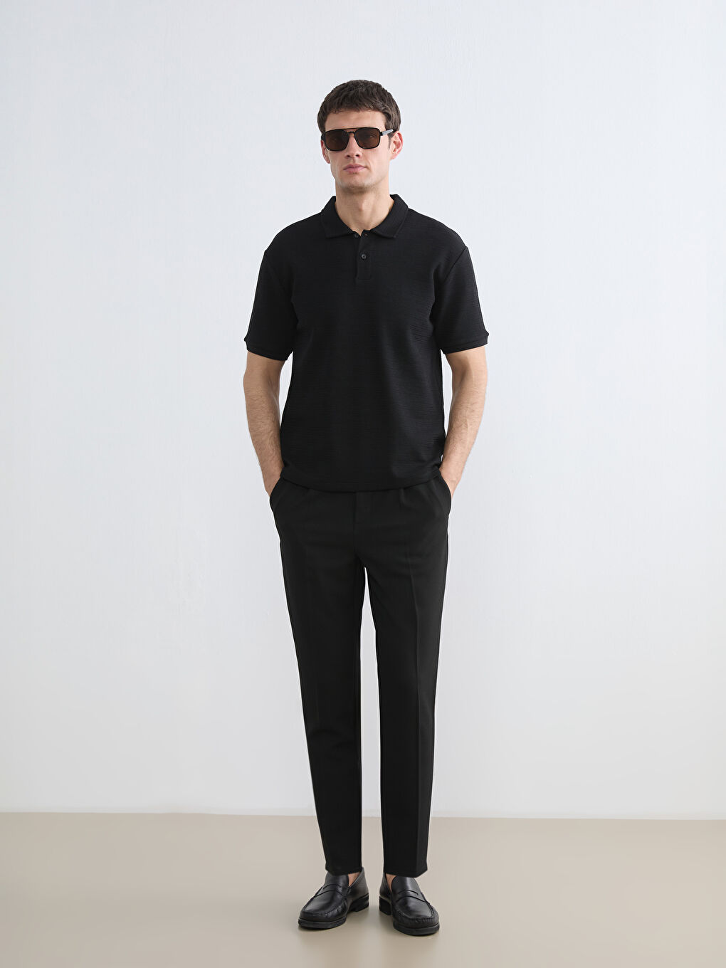 Men's Pleated Trousers in a Regular Fit.