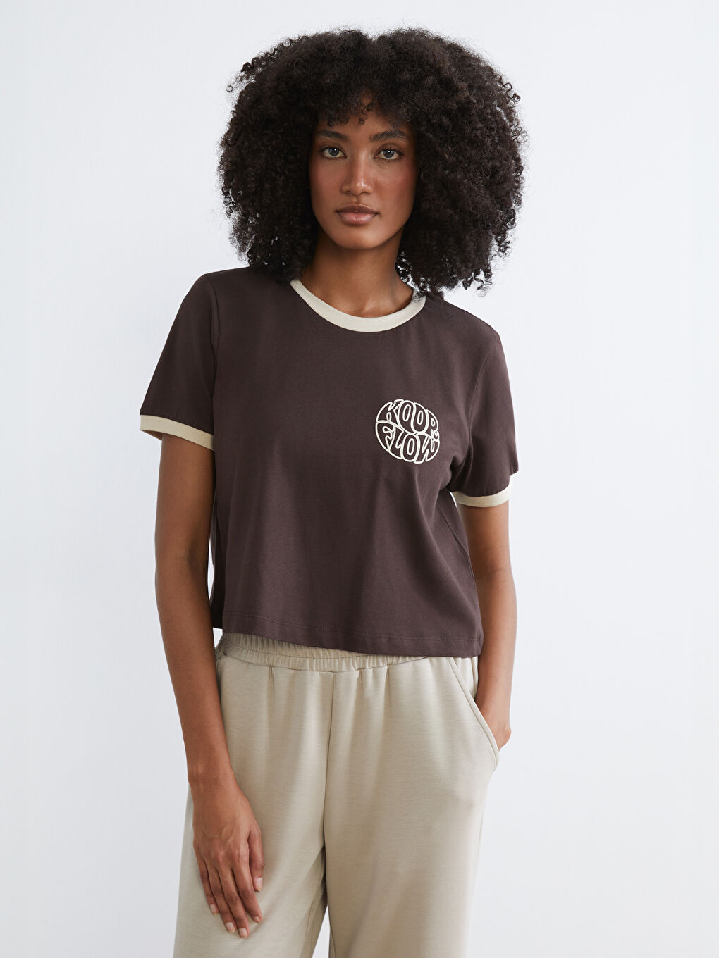 Kahverengi Bisiklet Yaka Baskılı Kadın Spor Tişört