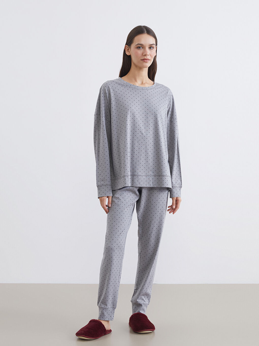 Gri Bisiklet Yaka Puantiyeli Kadın Pijama Takımı-1