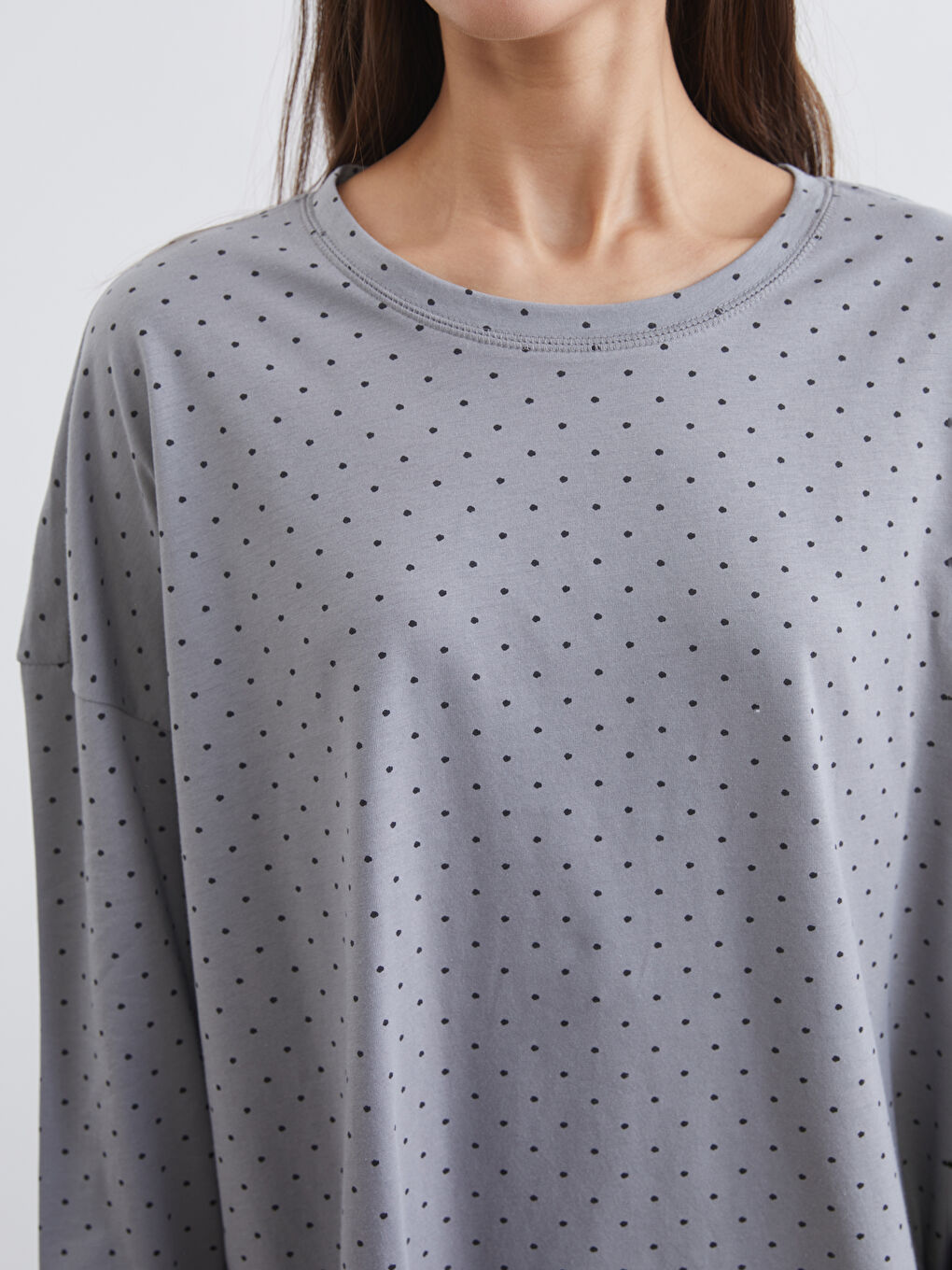 Gri Bisiklet Yaka Puantiyeli Kadın Pijama Takımı-2