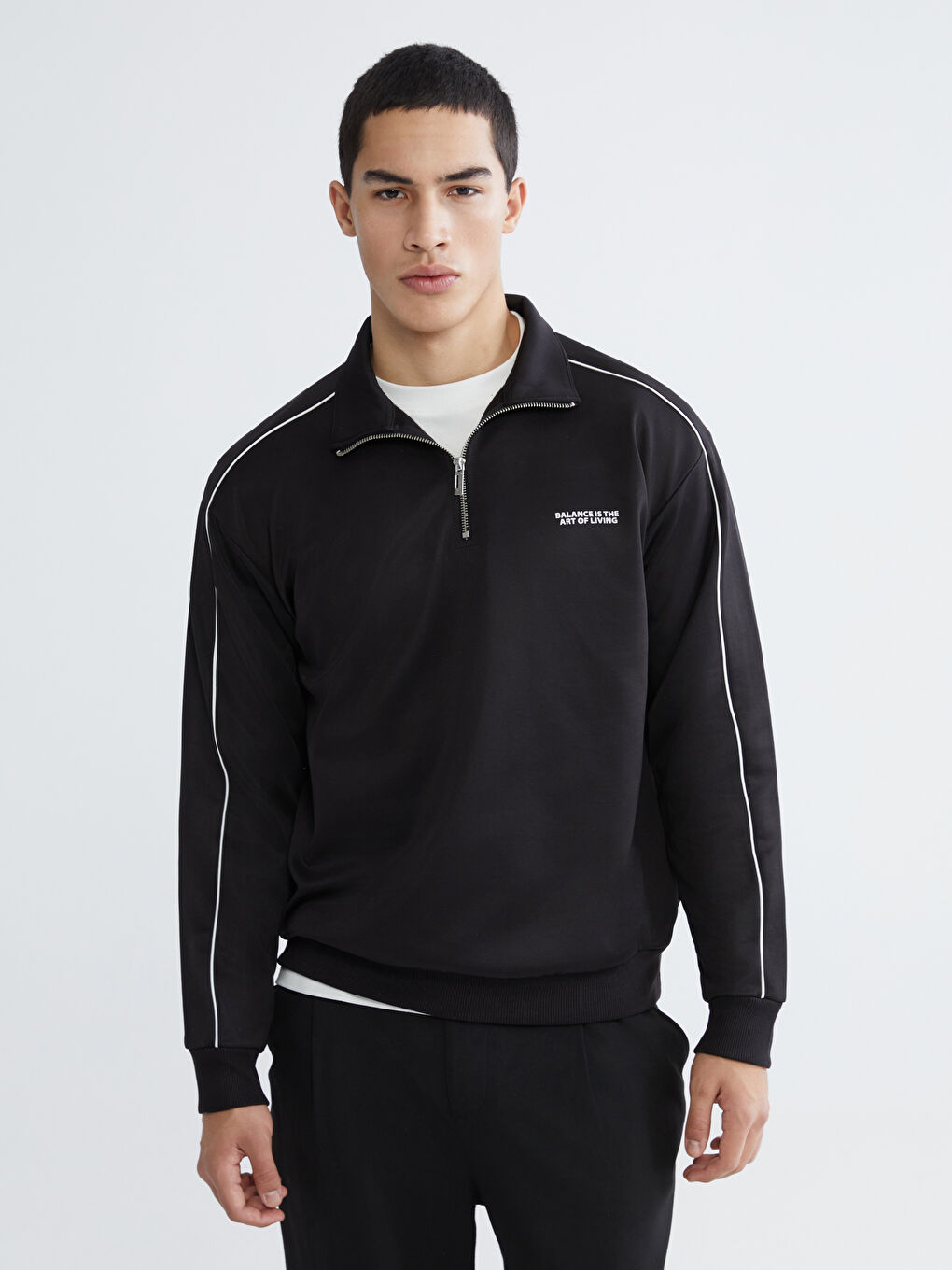 Siyah Dik Yaka Baskılı Erkek Sweatshirt