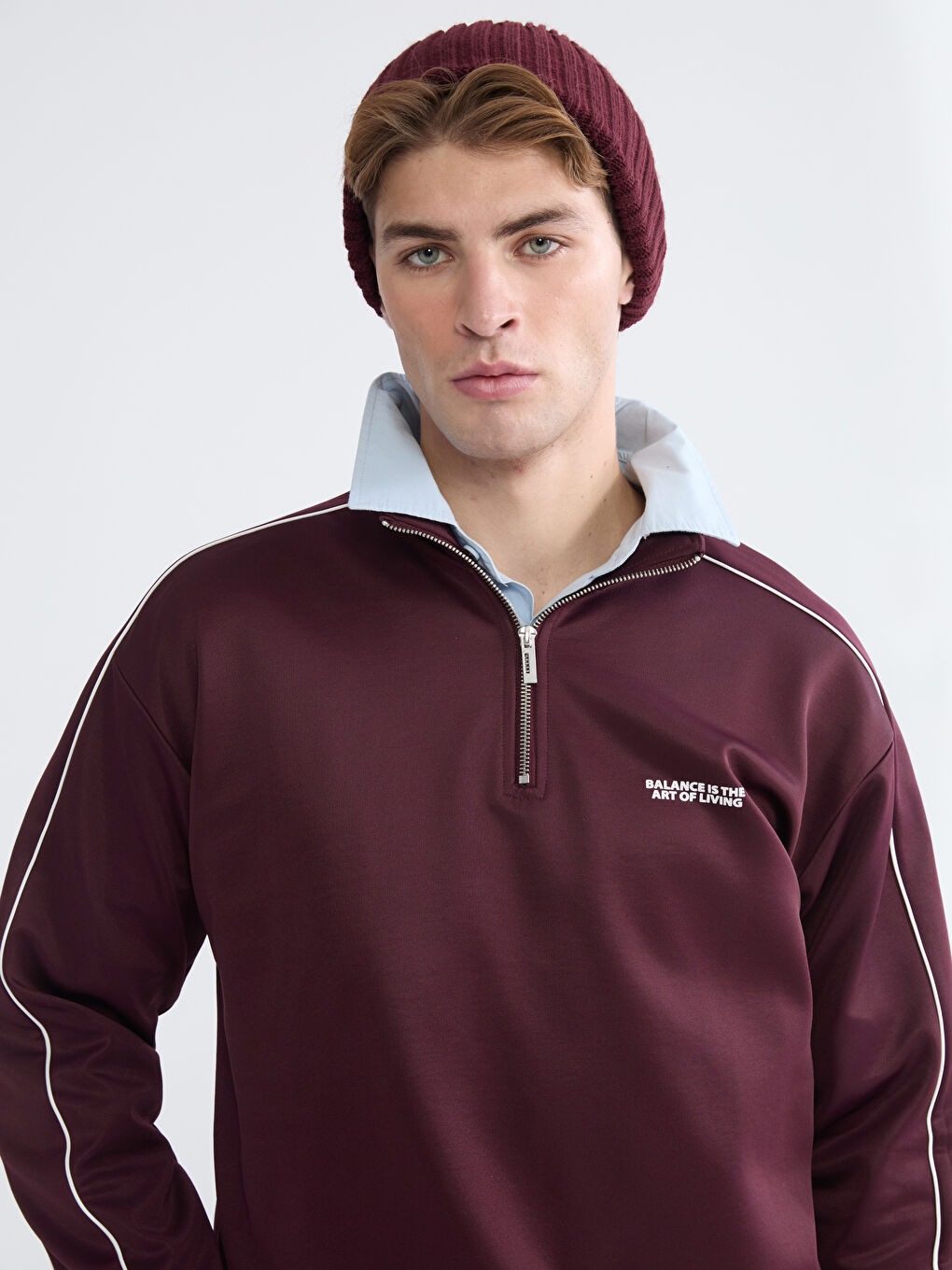 Mürdüm Dik Yaka Baskılı Erkek Sweatshirt