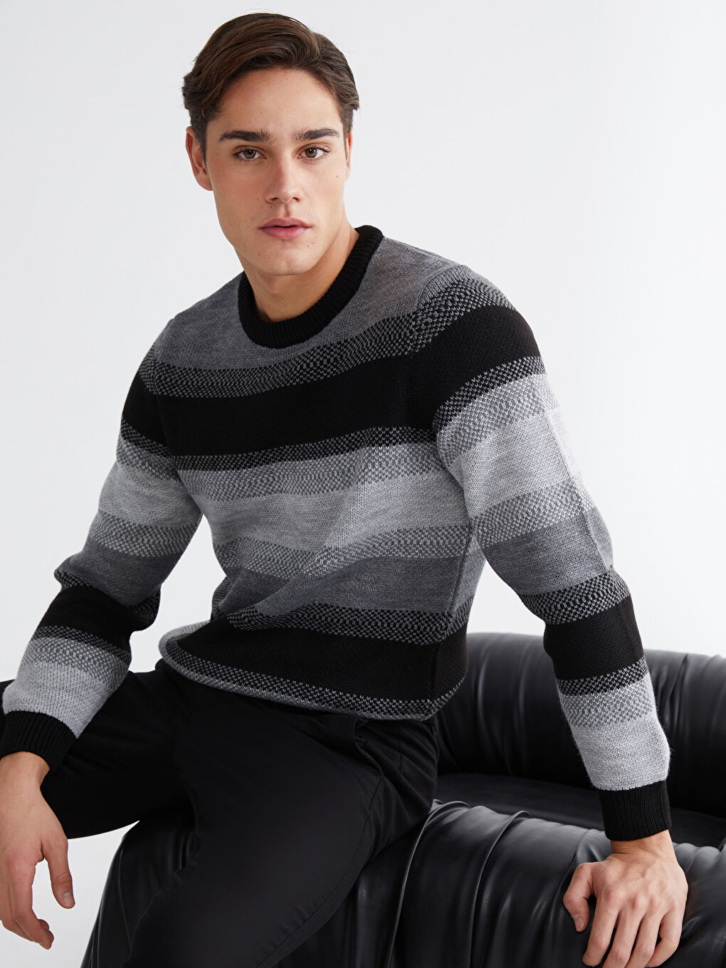 Siyah Bisiklet Yaka Çizgili Erkek Triko Kazak