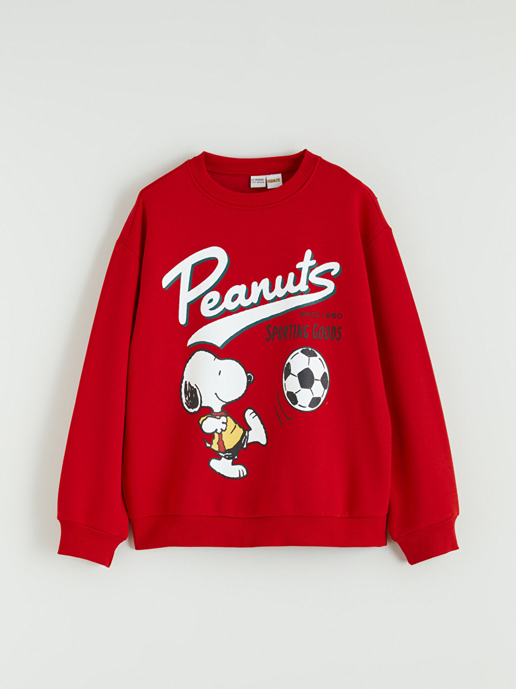 قميص رياضي أحمر فتاة