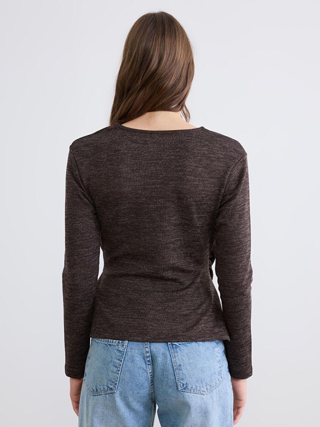 Kahverengi Kruvaze Yaka Metal Tokalı Büzgülü Bluz-3