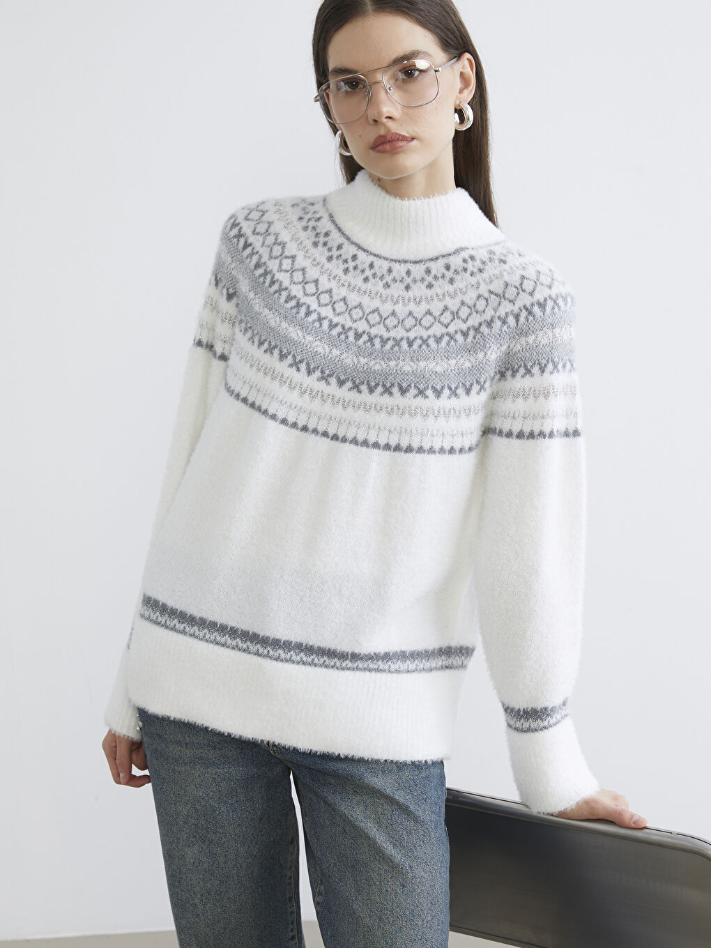 Ekru Dik Yaka Desenli Kadın Triko Kazak