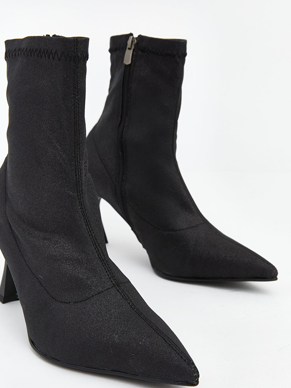 Siyah Fermuarlı Kadın Topuklu Bot-2