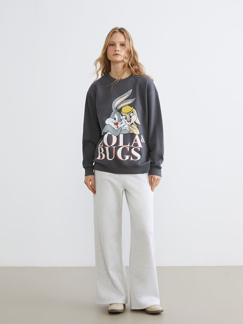 Antrasit Bugs Bunny Baskılı Oversize Kadın Kalın Sweatshirt-1