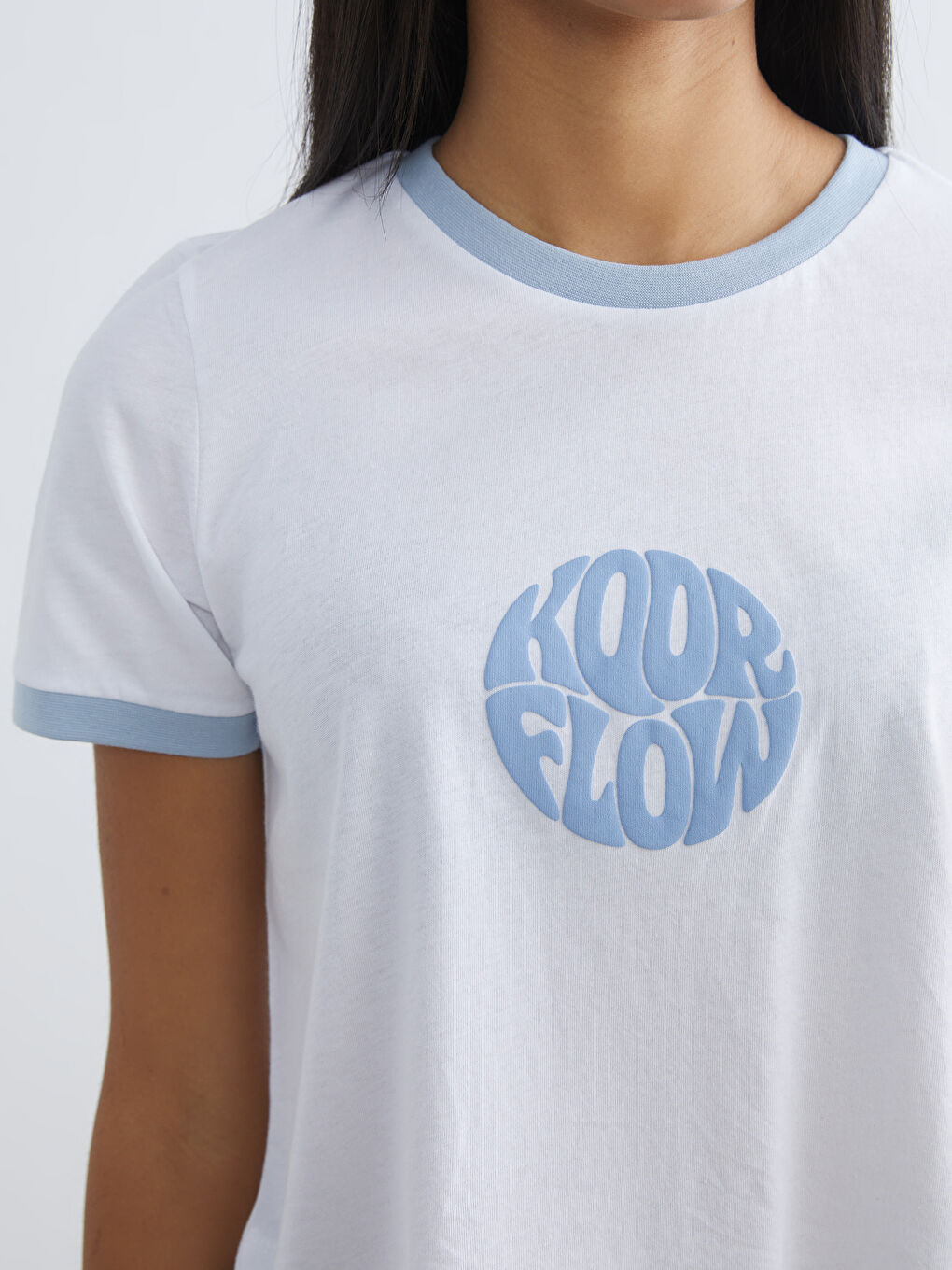 Beyaz Bisiklet Yaka Baskılı Kadın Spor Tişört-2