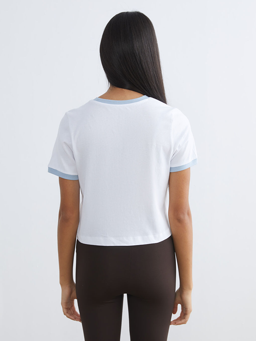 Beyaz Bisiklet Yaka Baskılı Kadın Spor Tişört-3