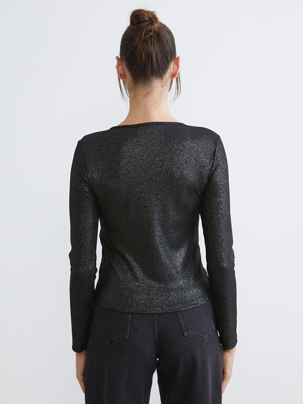 Siyah V Yaka Parlak Görünümlü Bluz-3