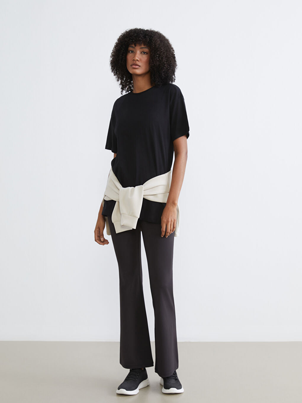 Siyah Bisiklet Yaka Baskılı Oversize Kadın Spor Tişört-1