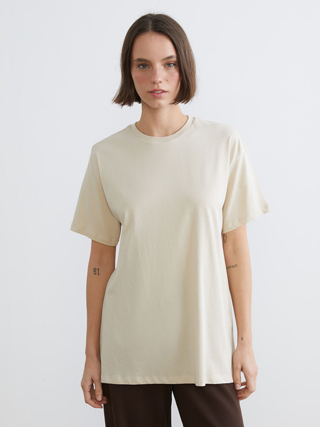 Bej Bisiklet Yaka Baskılı Oversize Kadın Spor Tişört