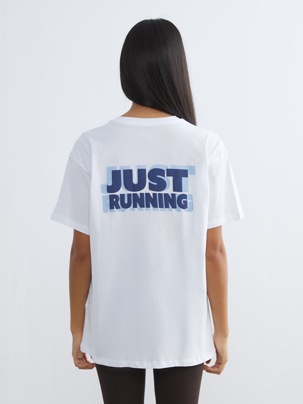 Beyaz Bisiklet Yaka Baskılı Oversize Kadın Spor Tişört-3