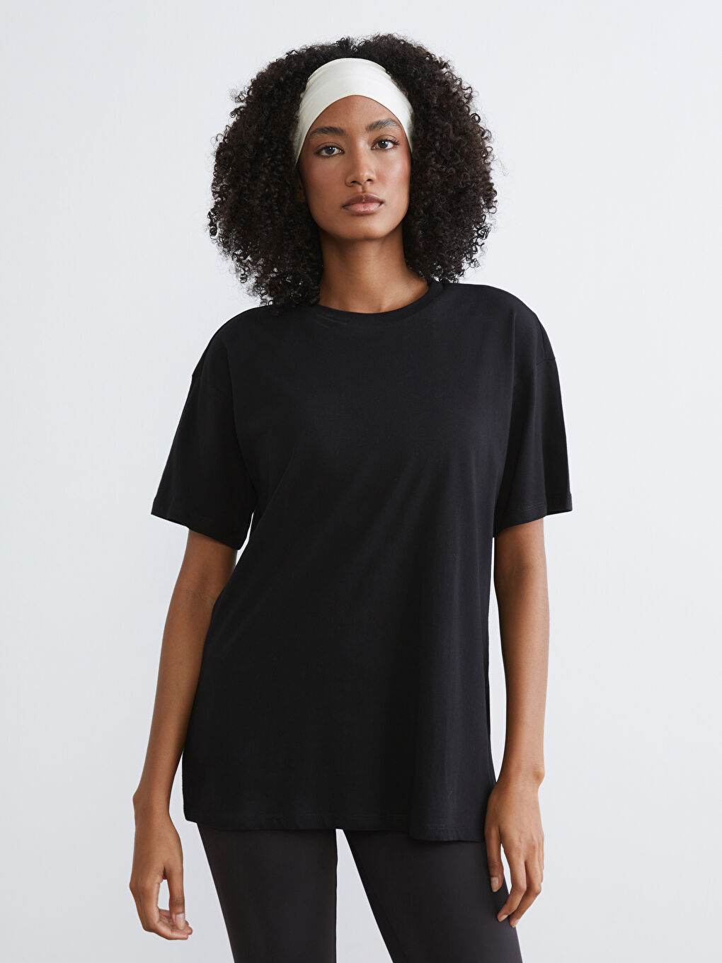 Siyah Bisiklet Yaka Baskılı Oversize Kadın Spor Tişört-1