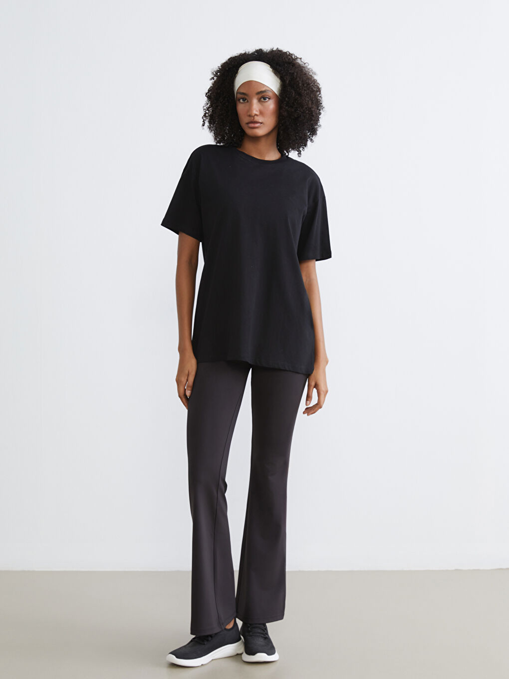 Siyah Bisiklet Yaka Baskılı Oversize Kadın Spor Tişört-2