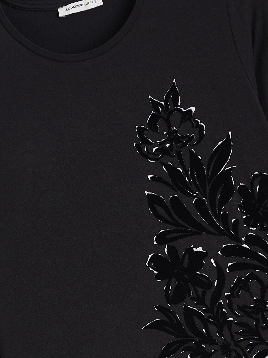 Siyah Bisiklet Yaka Çiçekli Kadın Tişört-5