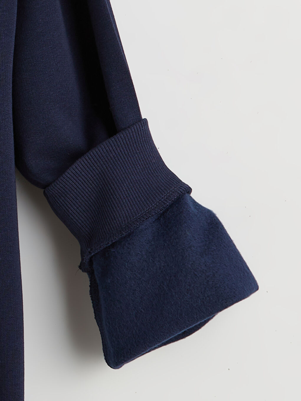 سوێتشێرتی کوڕانەی کڵاو دار و ئەستوور و زیپدار-2