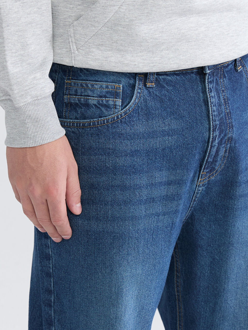 710 Loose Fit Men's Jeans-2