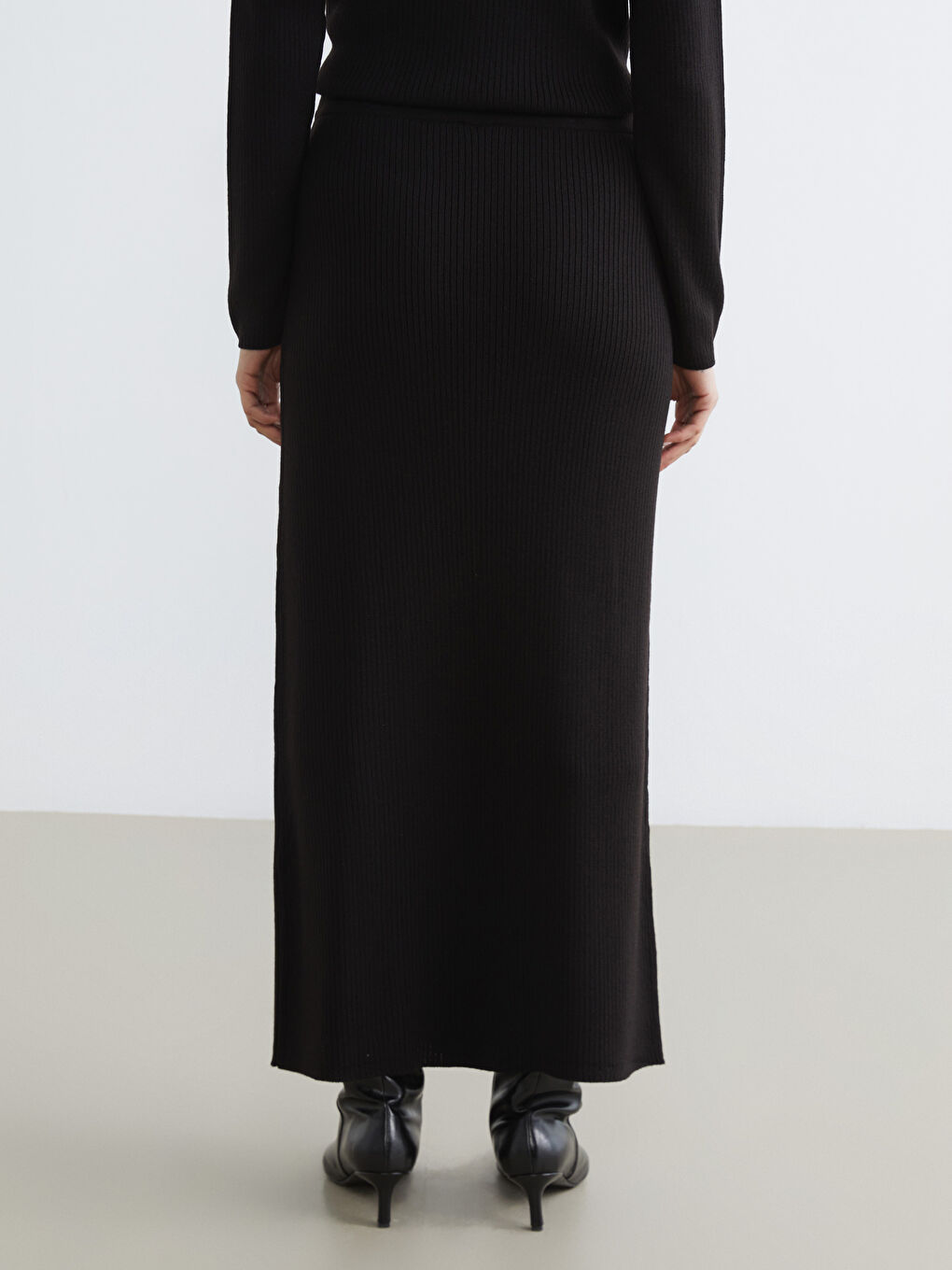 Siyah Beli Lastikli Fitilli Triko Etek-3