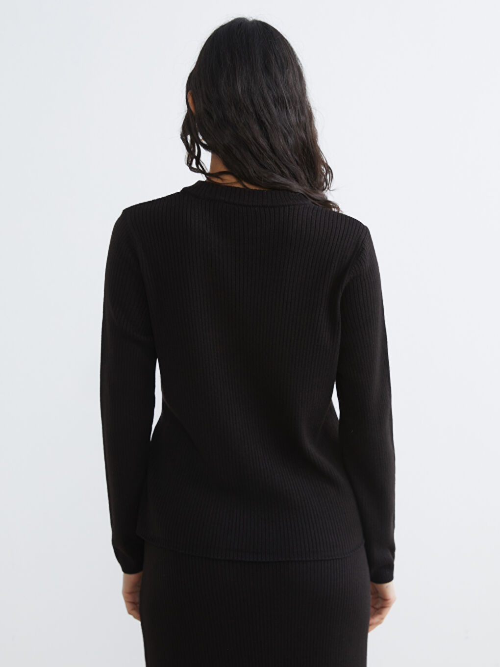 Siyah Bisiklet Yaka Metal Aplikeli Kadın Triko Kazak-3