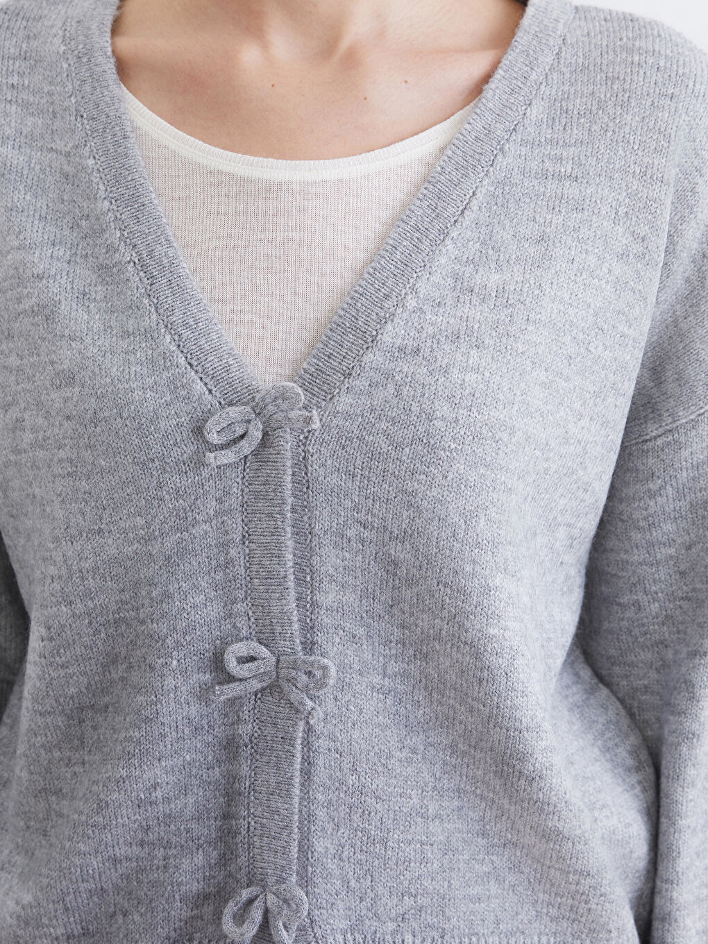 Gri V Yaka Kadın Triko Hırka	-2