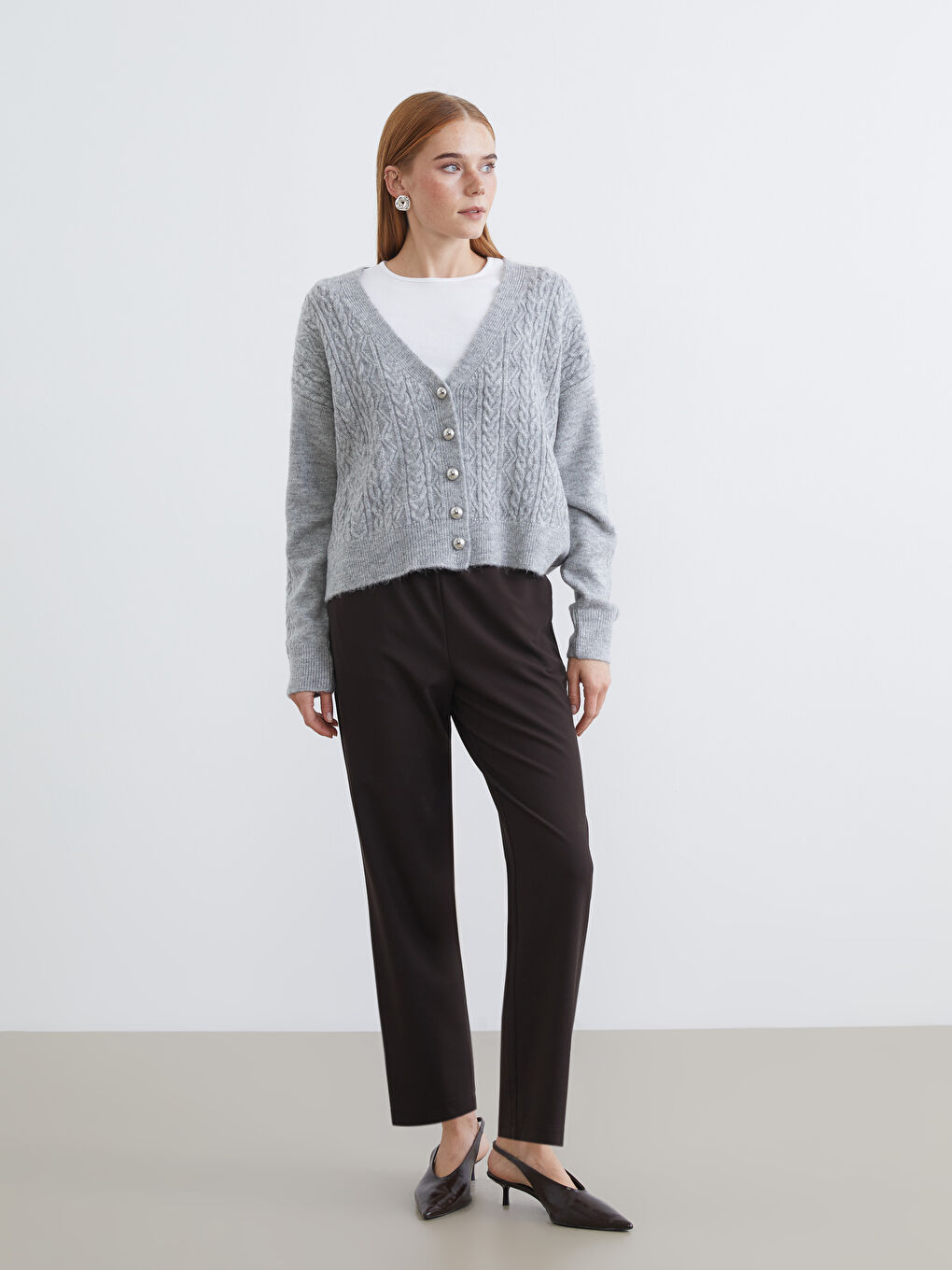 Gri V Yaka Kendinden Desenli Kadın Triko Hırka-1