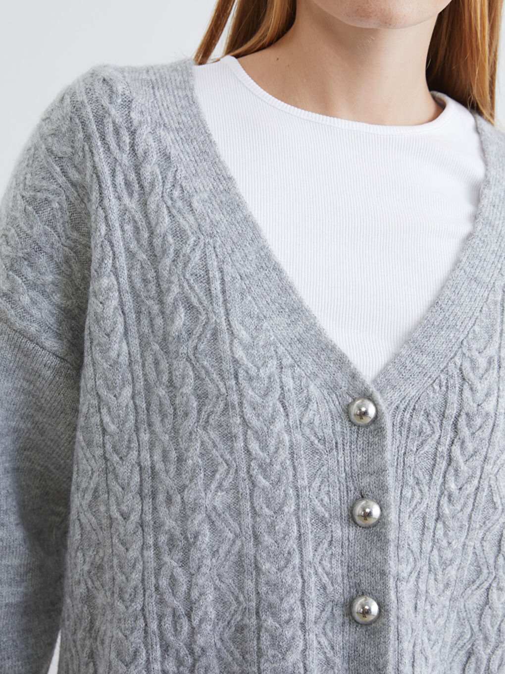 Gri V Yaka Kendinden Desenli Kadın Triko Hırka-2