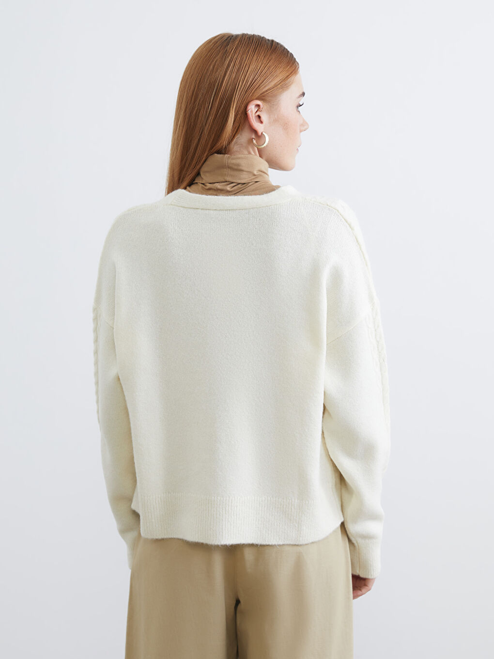 Ekru V Yaka Kendinden Desenli Kadın Triko Hırka-3