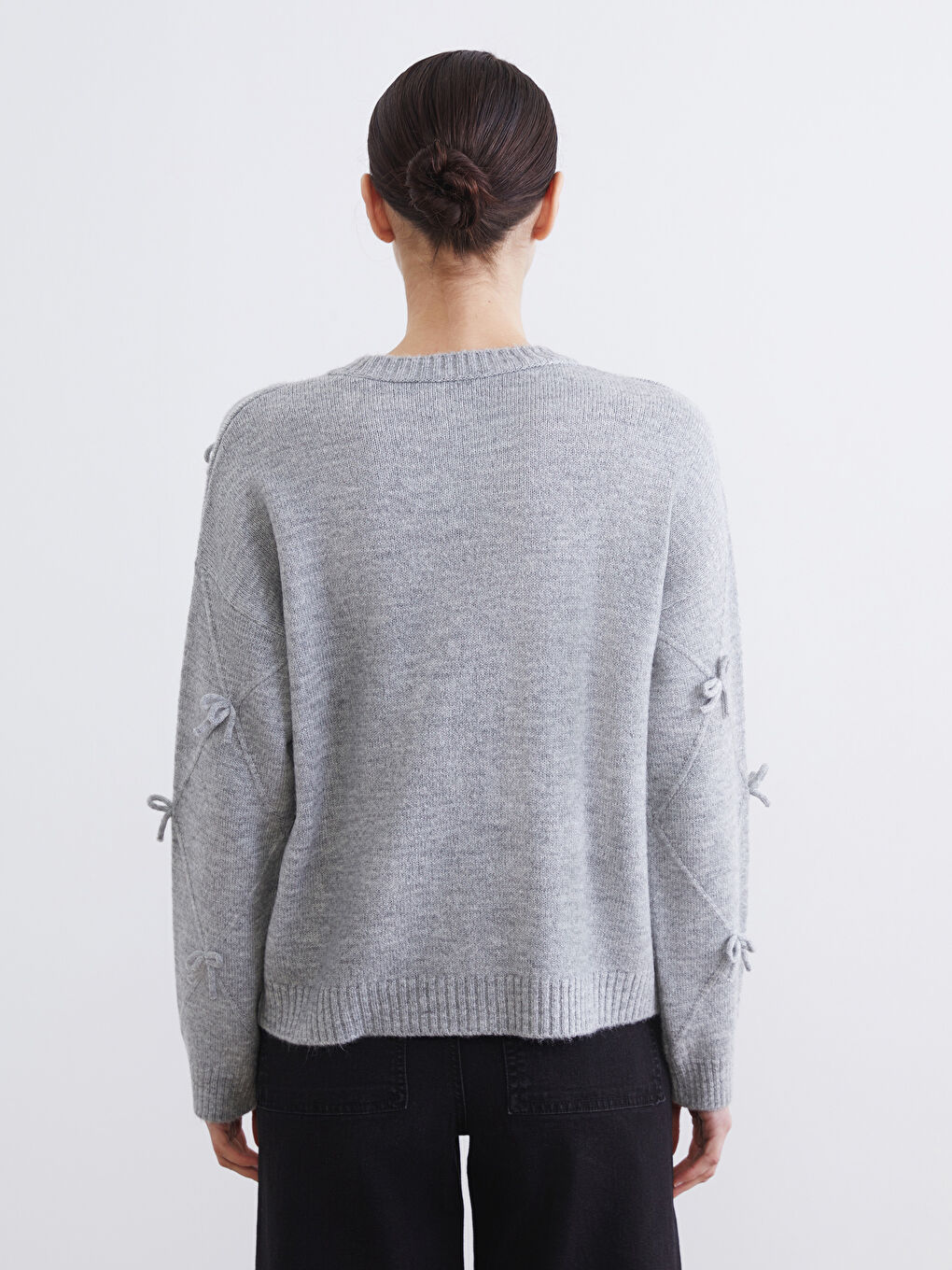 Crew Neck Knitted Sweater with Bow Detail-3