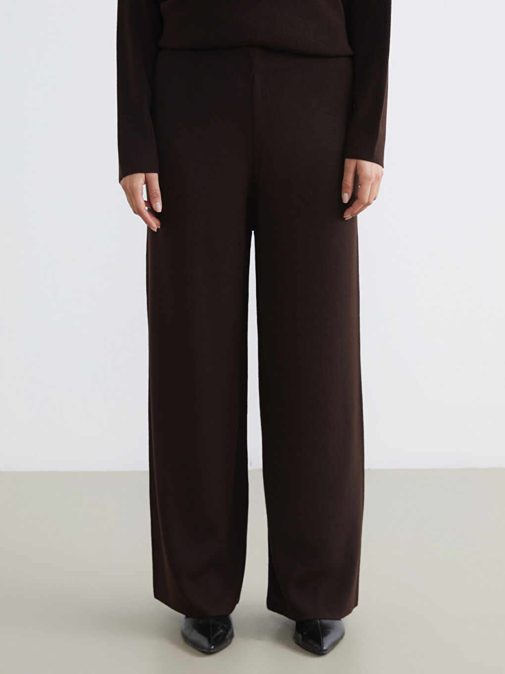 Kahverengi Beli Lastikli Geniş Paça Kadın Triko Pantolon-1